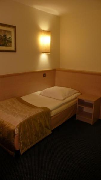 Hotel Via Appia Raszyn Pokoj fotografie